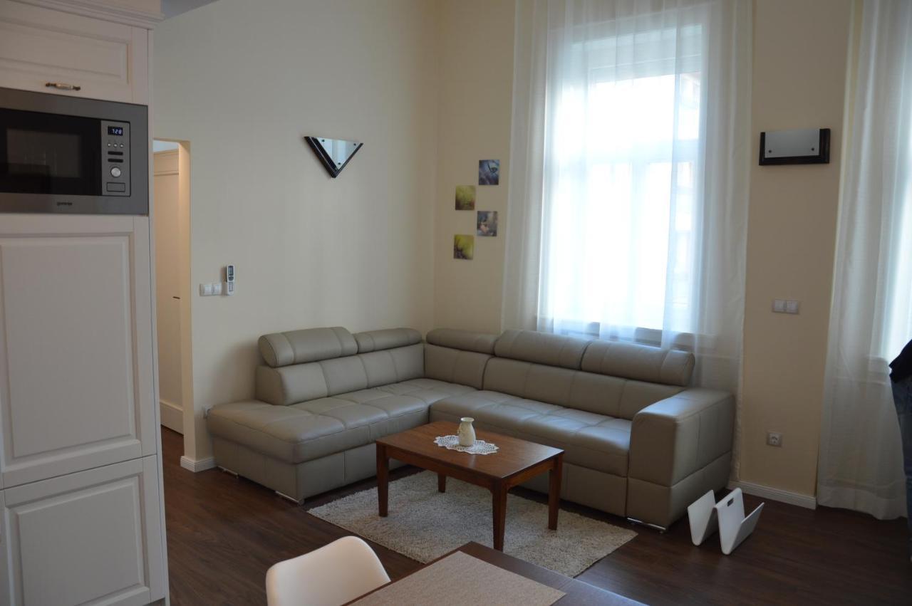 M2-Apartment Szombathely Bagian luar foto