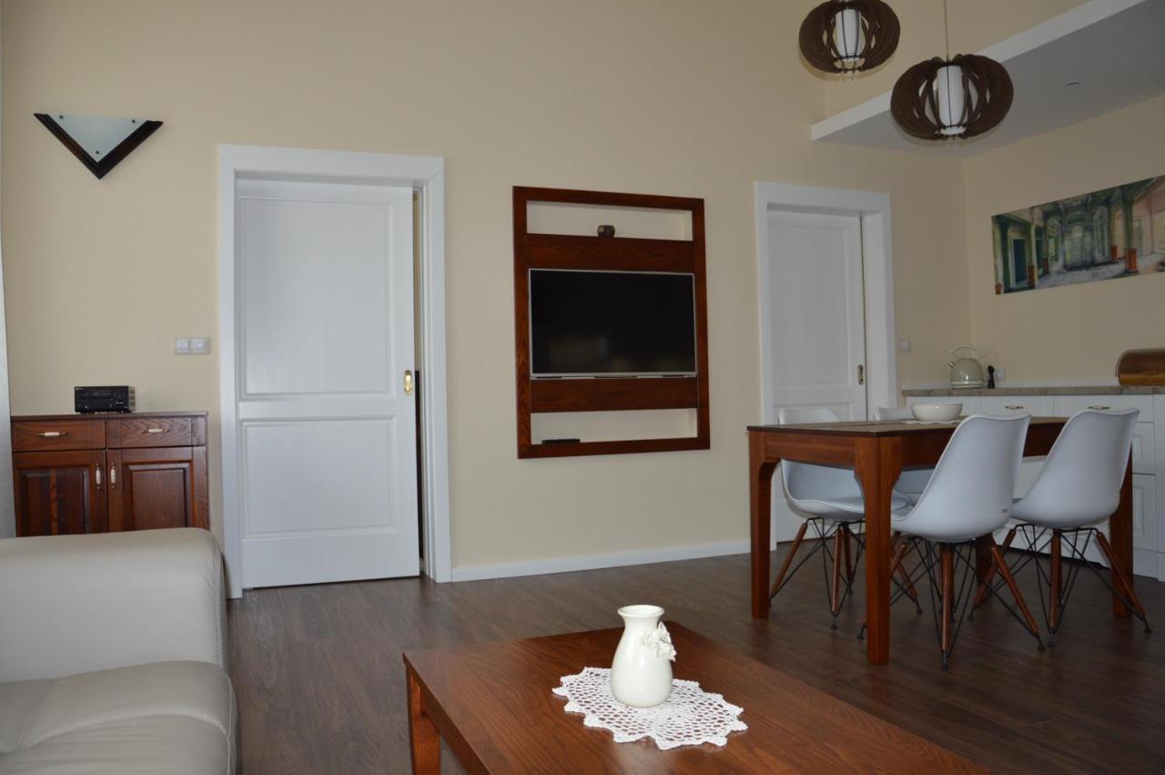M2-Apartment Szombathely Bagian luar foto